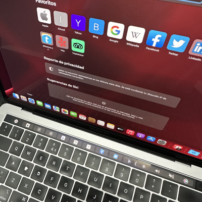 MacBook Pro 2019 Touch Bar Y Touch ID. Gris.