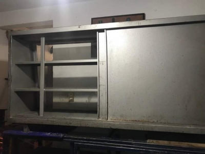 dos mostradores  y 7 anaqueles 