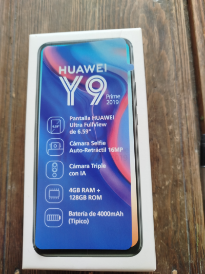 Teléfono .cel. Huawei y 9