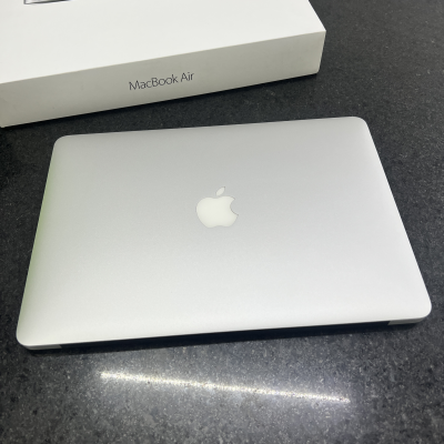 MacBook Air 2015. 4gb. 128gb