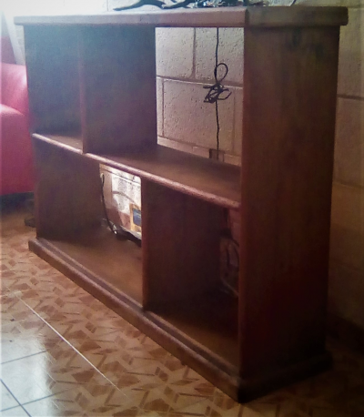 Pequeño Librero en Madera