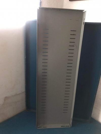 dos mostradores  y 7 anaqueles 