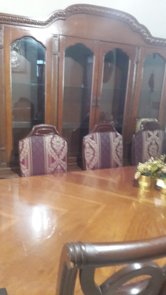 COMEDOR 6 SILLAS Y VITRINA
