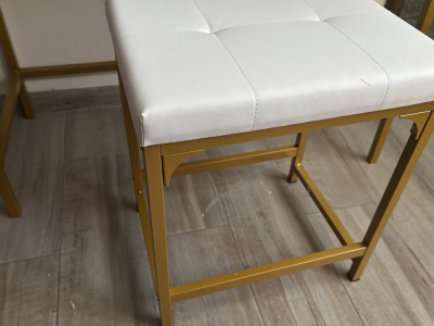 Tocador Vanity con un banco y dos cajones 