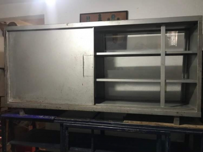 dos mostradores  y 7 anaqueles 