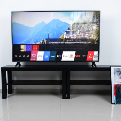 LG Smart TV 55” 4K UHD
