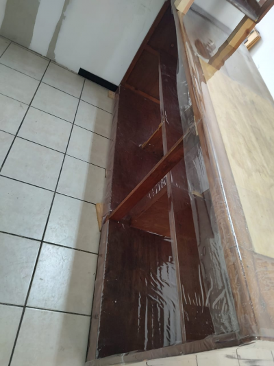 Mostrador madera y vidrio