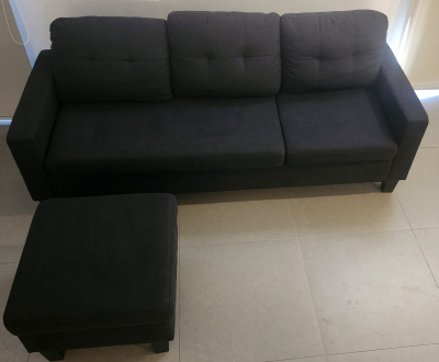 Kingshouse Sala Esquinera Modular 3 Plazas con Taburete de Madera | Tapizado tipo lino | Cojines con fundas removibles | Diseño moderno y elegante | Perfecta para sala o estancia  (Negro)