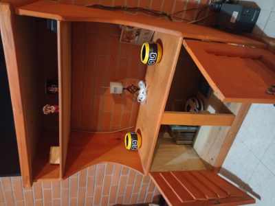 Mueble para TV y estereo. Madera rústico.