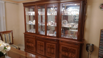 Comedor con 6 sillas y 2 sillones