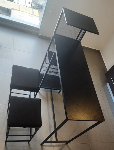 SIMPLE ESPACIO Mesa de Bar con 2 Sillas y Soporte para Copas, Negro | Mesa de Bar con 2 Sillas y Soporte para Copas. Incluye 6 Compartimentos y Estante para Botellas. Ideal para Cocina o Bar (Negro)
