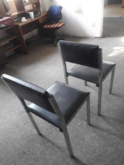 Sillas cromadas de vinipiel negro (2)