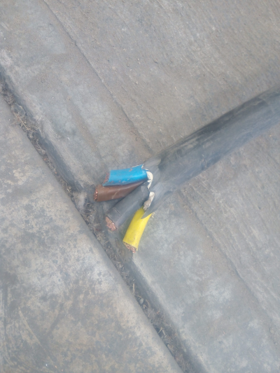 CABLE DE COBRE DE 4 PUNTAS CON 12 HILOS DE COBRE CON CUBIERTA DE PVC