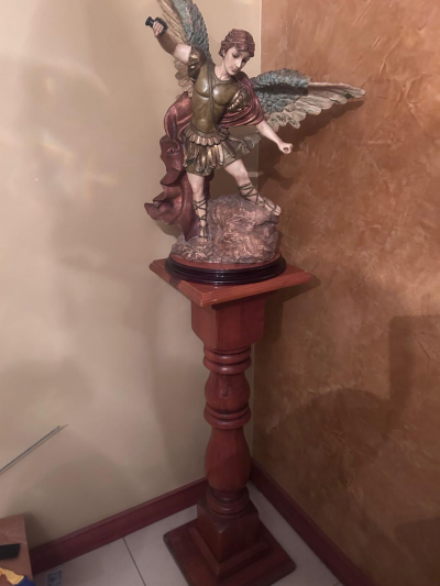 Columna/Pedestal de Madera Clásico para Escultura o Decoración – Excelente Estado