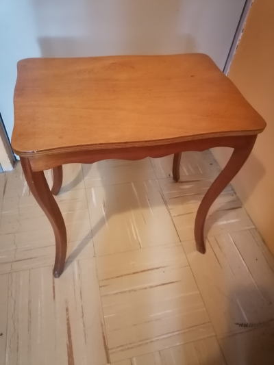 Mesa de centro de madera pequeña