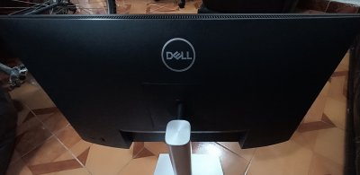 Monitor marca DELL modelo P 2422H