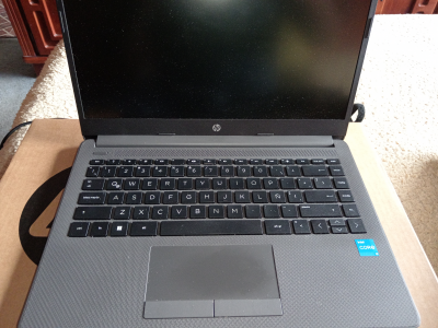Laptop HP 240 G8