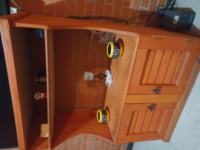 Mueble para TV y estereo. Madera rústico.