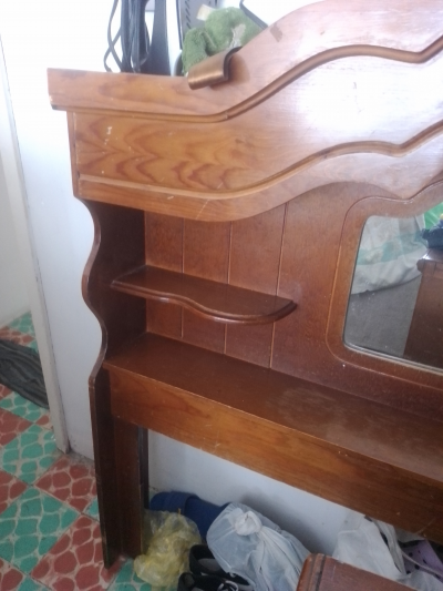 Cabecera de recámara con su mueble de espejo