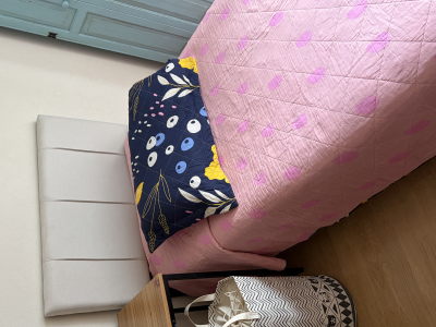 Cama individual de pino con cabecera