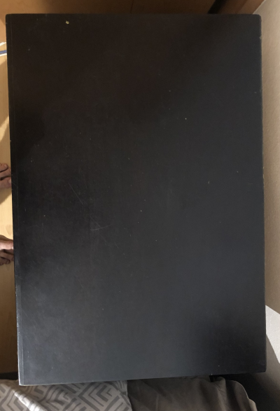 Recámara con 2 bases individuales, 2 burós, 2 colchones individuales y 2 cabeceras 