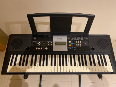 Teclado digital YAMAHA moedlo e 223
