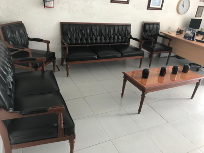 Sala usada 6 pzas en vinipiel negro, excelente estado
