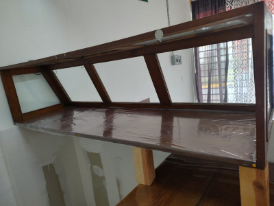 Mostrador madera y vidrio