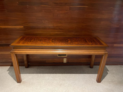 Bonito mueble de madera