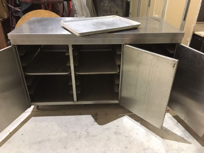 mesa de cocina acero inoxidable con insertos tipo panadera