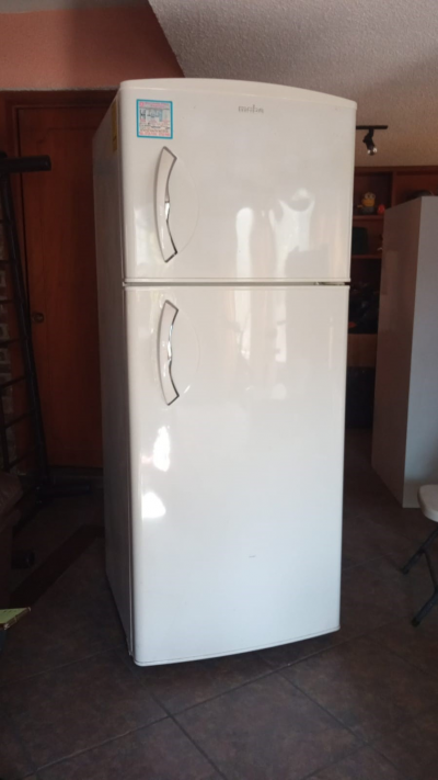 Refrigerador Mabe Blanco – Espacio, Frescura y Tecnología USADO