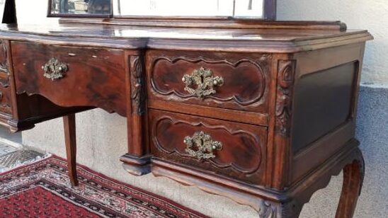 Muebles antiguos: donde comprarlos, ventajas, ejemplos e historia.